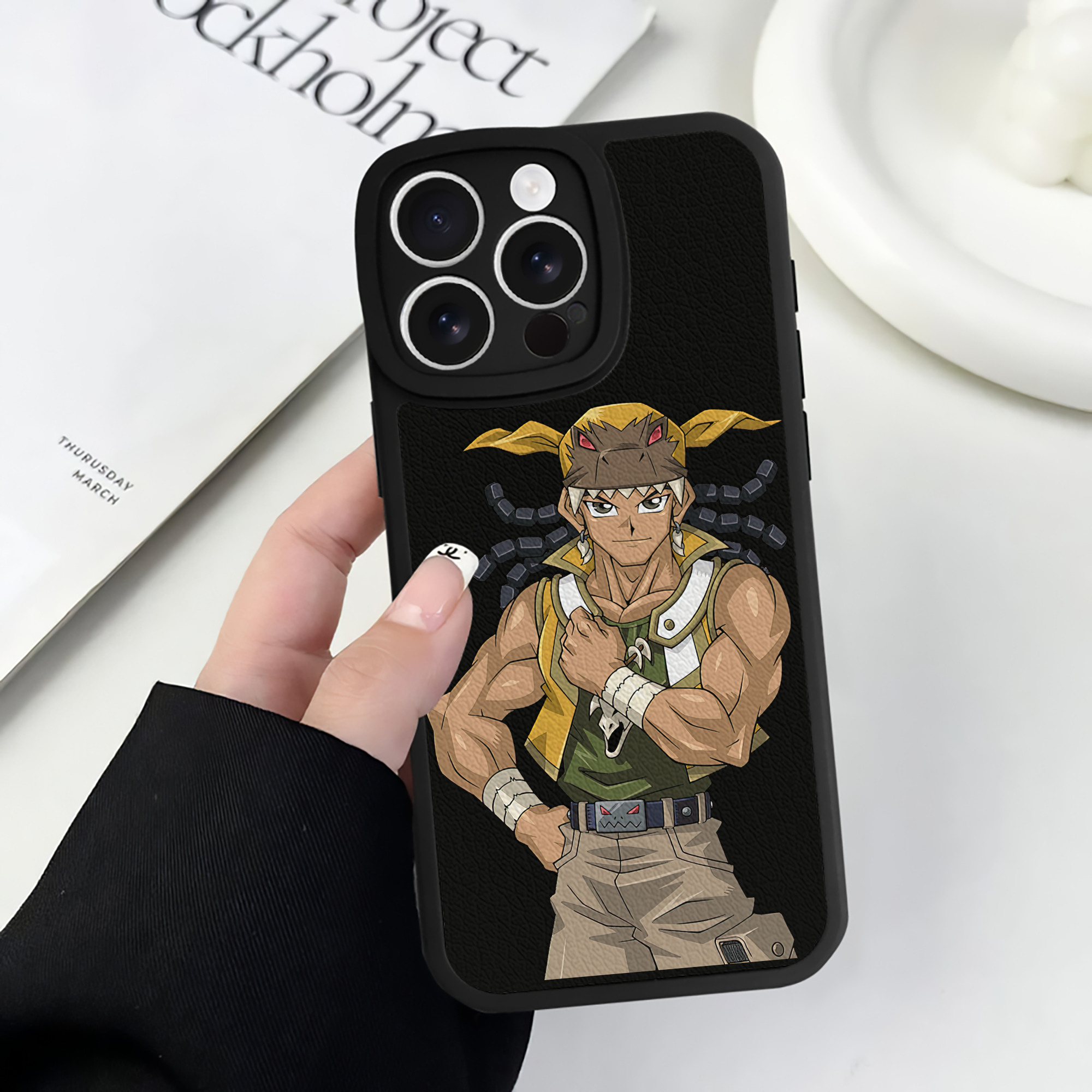（画像用） 遊☆戯☆王 Yu-Gi-Oh! 【iPhone 16シリーズ対応】シリコンスマホケース（レザー調） 材質：シリコン